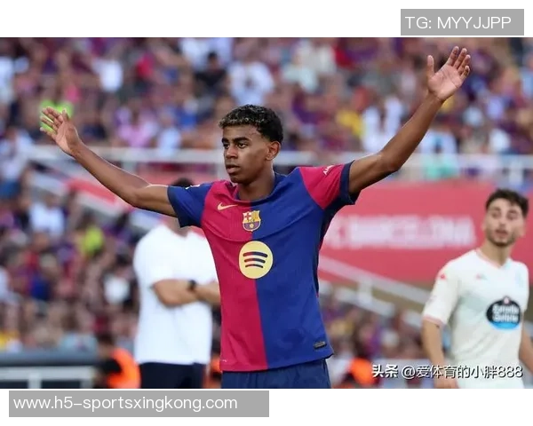 拉菲尼亚缺席对阵赫罗纳比赛训练场离开引发关注